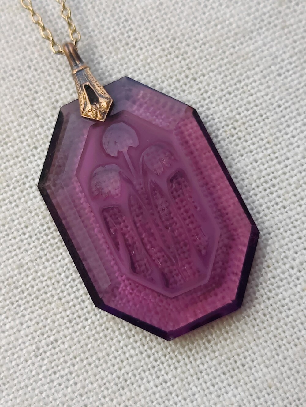 Antique 1920s Purple Etched Intaglio Glass Floral Pendant Necklace - Picture 8 of 8